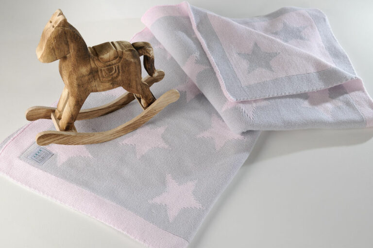 5994 Κουβέρτα Κούνιας Star 254 Grey/Pink της Down Town 090X120 (100% Βαμβάκι) - Image 1