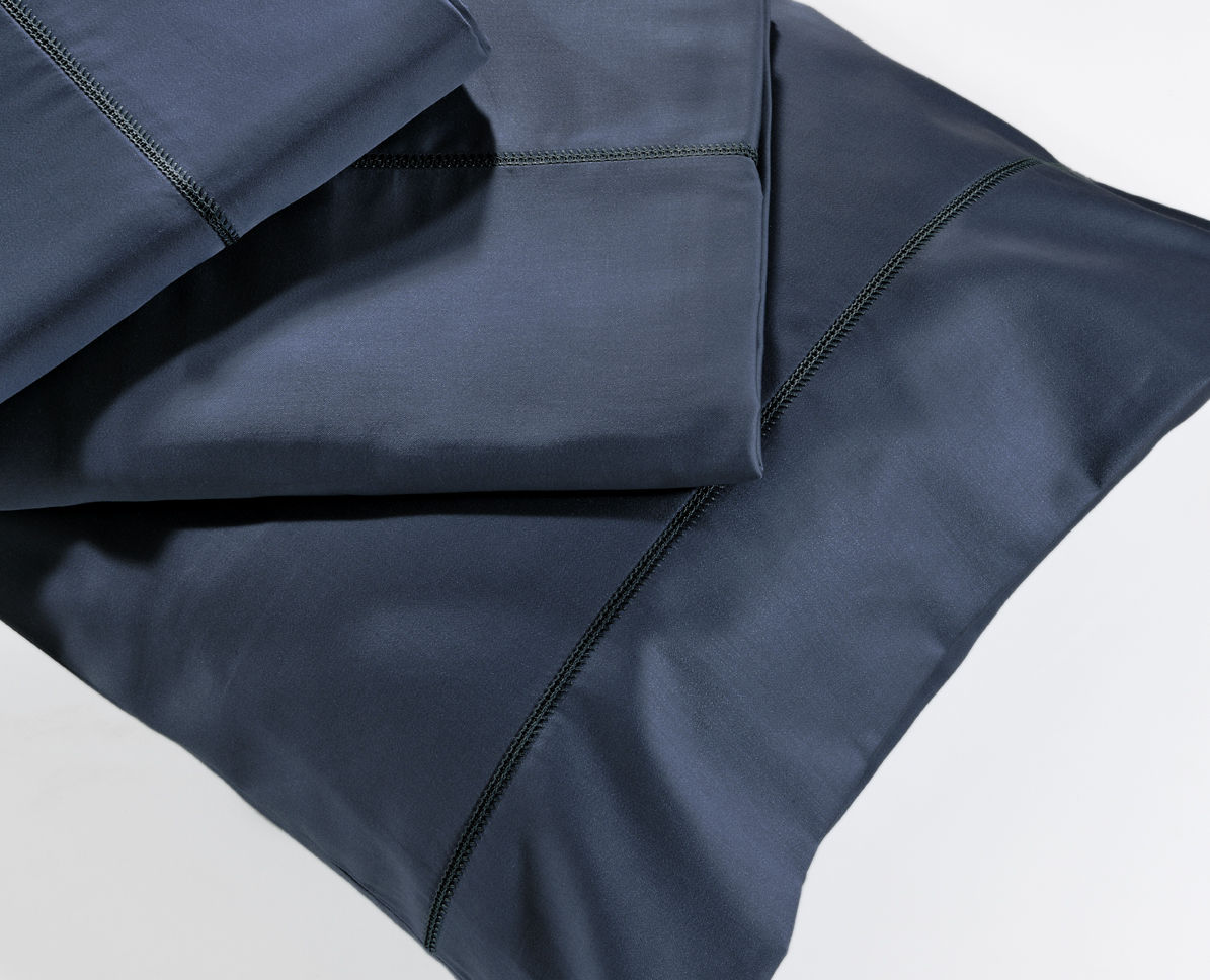 12509 Ημίδιπλο Κατωσέντονο Λάστιχο 250/8 Navy Blue της Down Town125×205+040 (προ ραφής)Σύνθεση: 100% Βαμβάκι Σατέν Πενιέ - Image 1