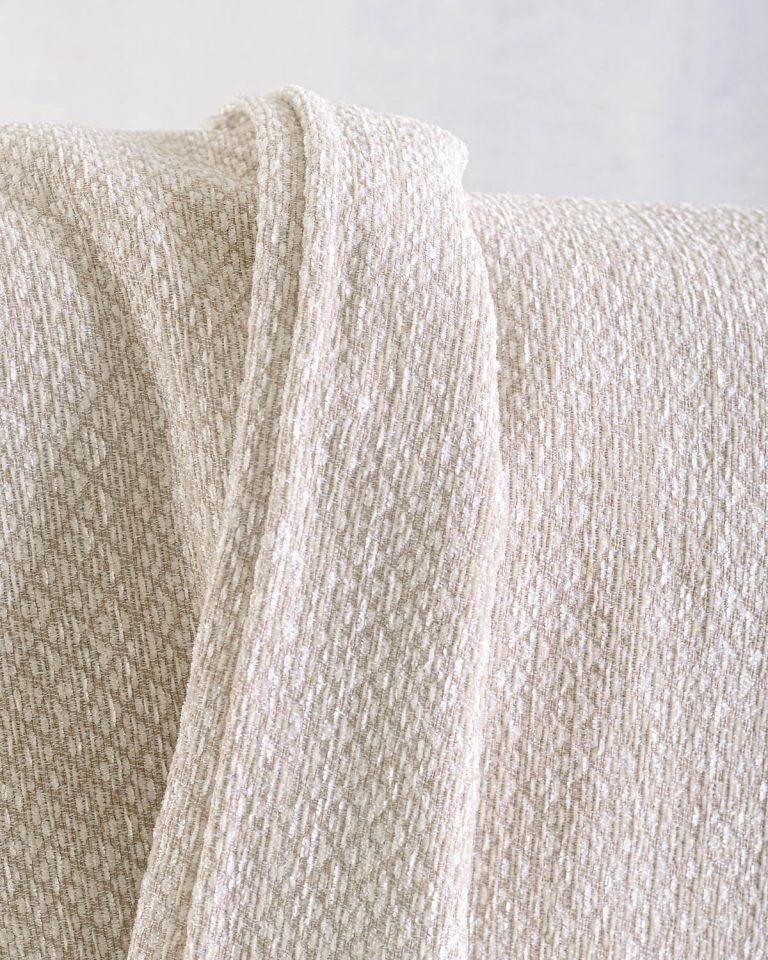 TEMPE_ecru_dtl2-1.jpg TEMPE - ΡΙΧΤΑΡΙ ΕΚΡΟΥ 180X330 180X330 50% Chenille acrylic - 25% βαμβάκι - 25% Pol Rythmos - Image 1