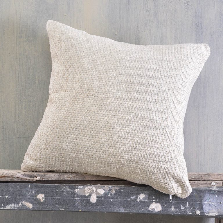 rowen_ecru_pillow_web-1.jpg ROWEN - ΡΙΧΤΑΡΙ ΕΚΡΟΥ 40X40 40X40 50% ΣΕΝΙΛ - 25% BAMBAKI - 25% ΠΟΛΥΕΣΤΕΡΑΣ Rythmos - Image 1