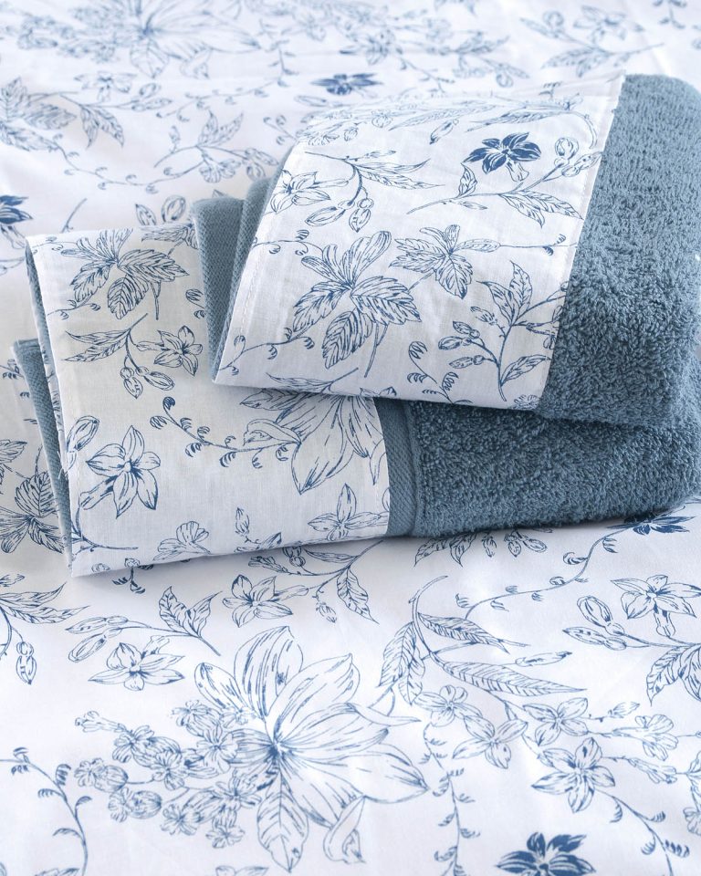 39C.-ortensia_bed_blue5_nova-1.jpg ORTENSIA ΜΠΛΕ-ΛΕΥΚΟ - ΣΕΤ ΠΕΤΣΕΤΕΣ 3ΤΕΜ. ΣΕΤ 3 ΤΕΜΑΧΙΩΝ (30X50, 50X90, 80X150) ΣΥΣΚΕΥΑΣΙΑ ΣΑΚΟΥΛΑΣ ΣΕΤ 3 ΤΕΜΑΧΙΩΝ (30X50, 50X90, 80X150) ΣΥΣΚΕΥΑΣΙΑ ΣΑΚΟΥΛΑΣ 100% ΒΑΜΒΑΚΙ Rythmos - Image 1