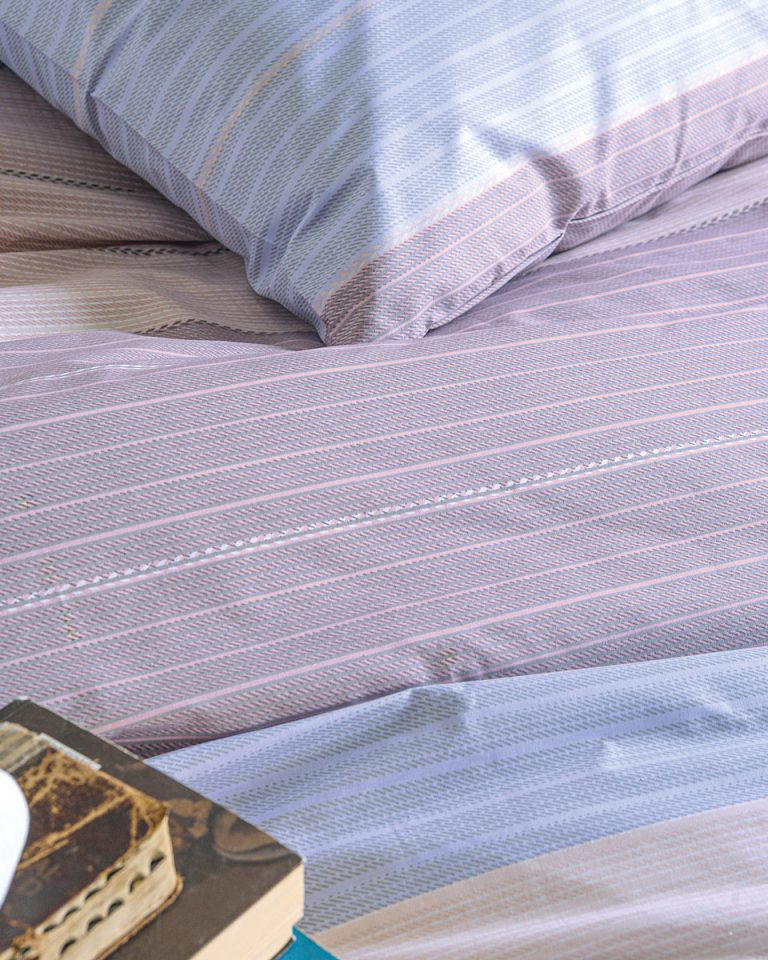 Chelsea_purple_bed5_next_wb-1.jpg CHELSEA ΜΟΒ - ΣΕΤ ΣΕΝΤΟΝΙΑ NEXT ΥΠΕΡΔΙΠΛΟ ΜΕ ΛΑΣΤΙΧΟ (230X260, 165X205+25) ΥΠΕΡΔΙΠΛΟ ΜΕ ΛΑΣΤΙΧΟ (230X260, 165X205+25) 50% ΒΑΜΒΑΚΙ - 50% ΠΟΛΥΕΣΤΕΡΑΣ Rythmos - Image 2