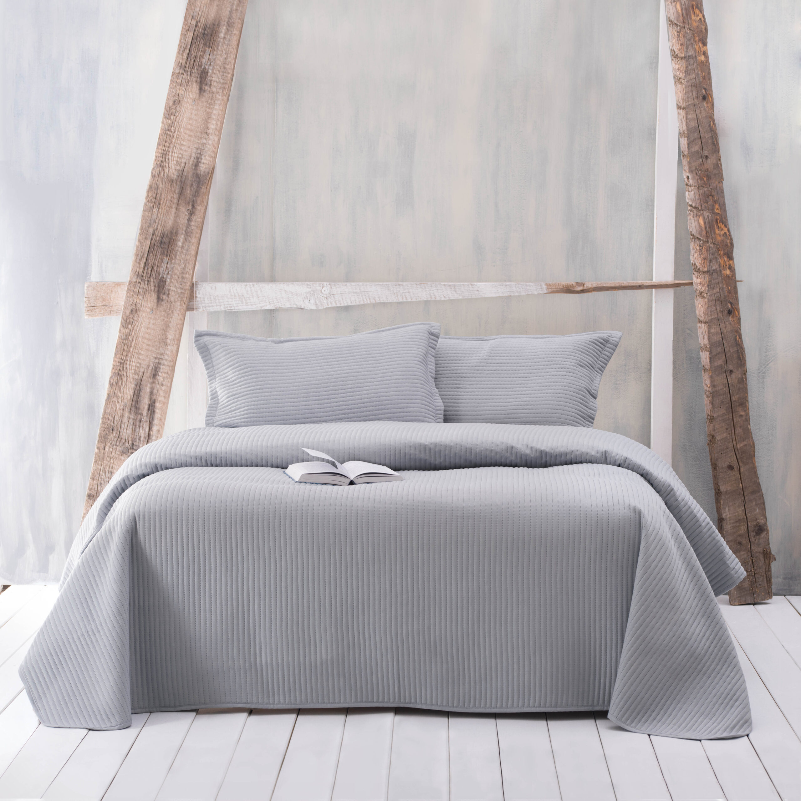 gray_bed_RIX7757-scaled-1.jpg JAZZ 2 ΓΚΡΙ - ΣΕΤ ΚΟΥΒΕΡΛΙ ΥΠΕΡΔΙΠΛΟ (220Χ240) ΥΠΕΡΔΙΠΛΟ (220Χ240) ΜΙΚΡΟΣΑΤΕΝ Rythmos - Image 1