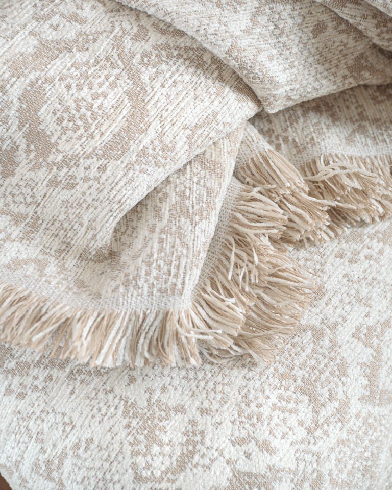 snake_sofa_ecru_dtl-4.jpg SNAKE - ΡΙΧΤΑΡΙ ΕΚΡΟΥ 180X160 180X160 50% Chenille acrylic - 25% βαμβάκι - 25% Pol Rythmos - Image 1