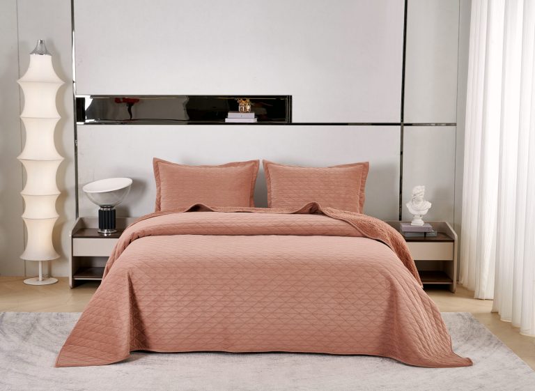 Bottega-Amethyst-3-5.jpg Κουβερλί Υπέρδιπλο με Βελούδινη υφή και Sherpa στην πίσω όψη Bottega (Amethyst) 100% matt velvet with sherpa 220x240 Liolios Home - Image 1