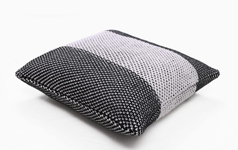Honey Bee CUSHION with polyfiller (Black/White) 100% cotton knitted Μαξιλάρι Διακοσμητικό 50x50 Liolios Home - Image 2