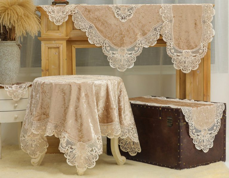 P131-8.jpg JULIA Βελούδινο κέντημα με μεταξωτή δαντέλα 85x85 Liolios Home - Image 1