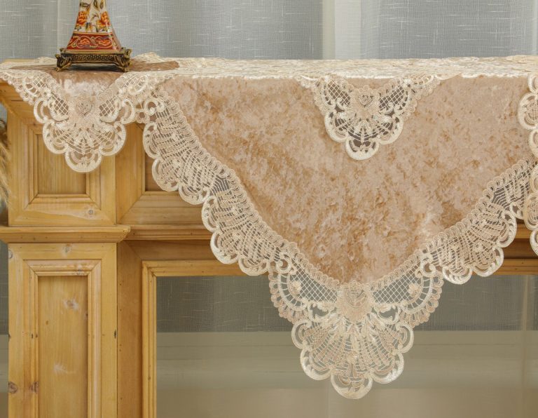 JULIA Βελούδινο κέντημα με μεταξωτή δαντέλα 85x85 Liolios Home - Image 2