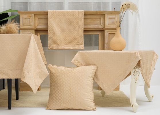Τραπεζοκαρέ PLS-TB025 (Embossing Velvet) Natural Embossing Velvet 135x135 Liolios Home