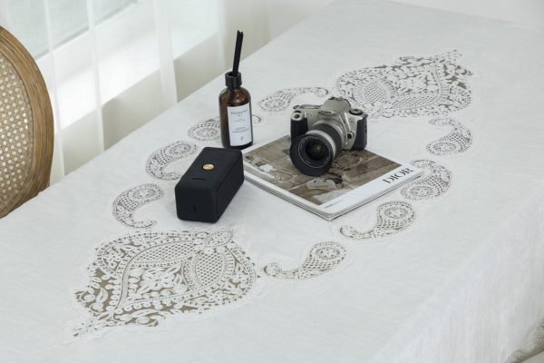 PLS-TB2222 (White) Μεταξωτό κέντημα με χειροποίητη δαντέλα 100x100 Liolios Home - Image 4