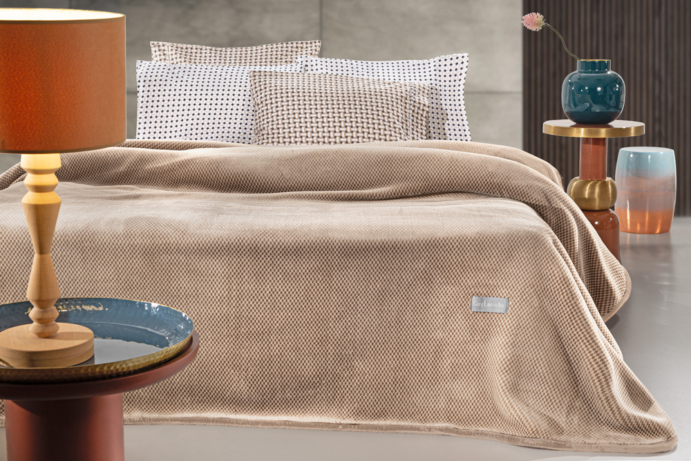 1113086224003.jpg Κουβέρτα Cheval Vison 160x220 της Guy Laroche (100% Jacquard Pol.) - Image 1