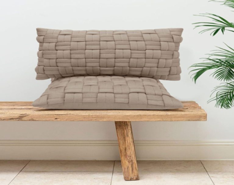 Clusp (Sandy Brown) Μαξιλάρι με γέμιση 100% cotton knitted Cushion 50x50 Liolios Home - Image 2