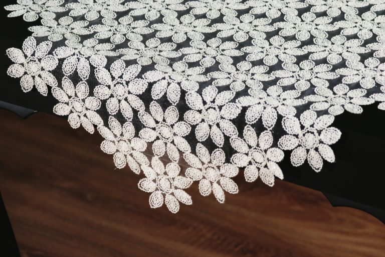 LUX DAISY-2 Χειροποίητο κέντημα σε τούλι 130x130 Liolios Home - Image 5