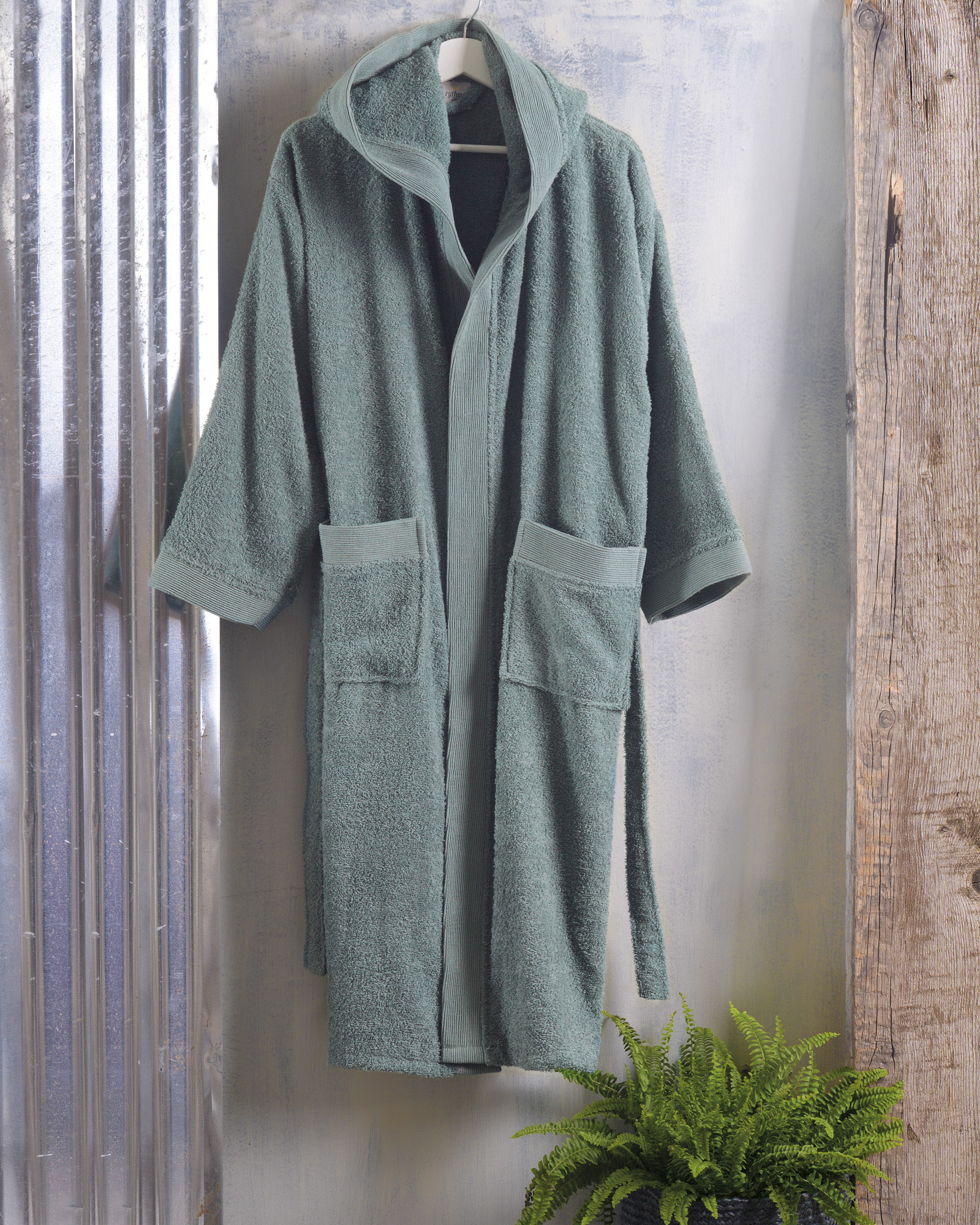 amadeus_bathrobe_ss23_web_new.jpg AMADEUS - ΓΚΡΙΖΟΠΡΑΣΙΝΟ ΜΠΟΥΡΝΟΥΖΙ ΜΕ ΚΟΥΚΟΥΛΑ EXTRA EXTRA LARGE EXTRA EXTRA LARGE 100% ΒΑΜΒΑΚΙ Rythmos - Image 1