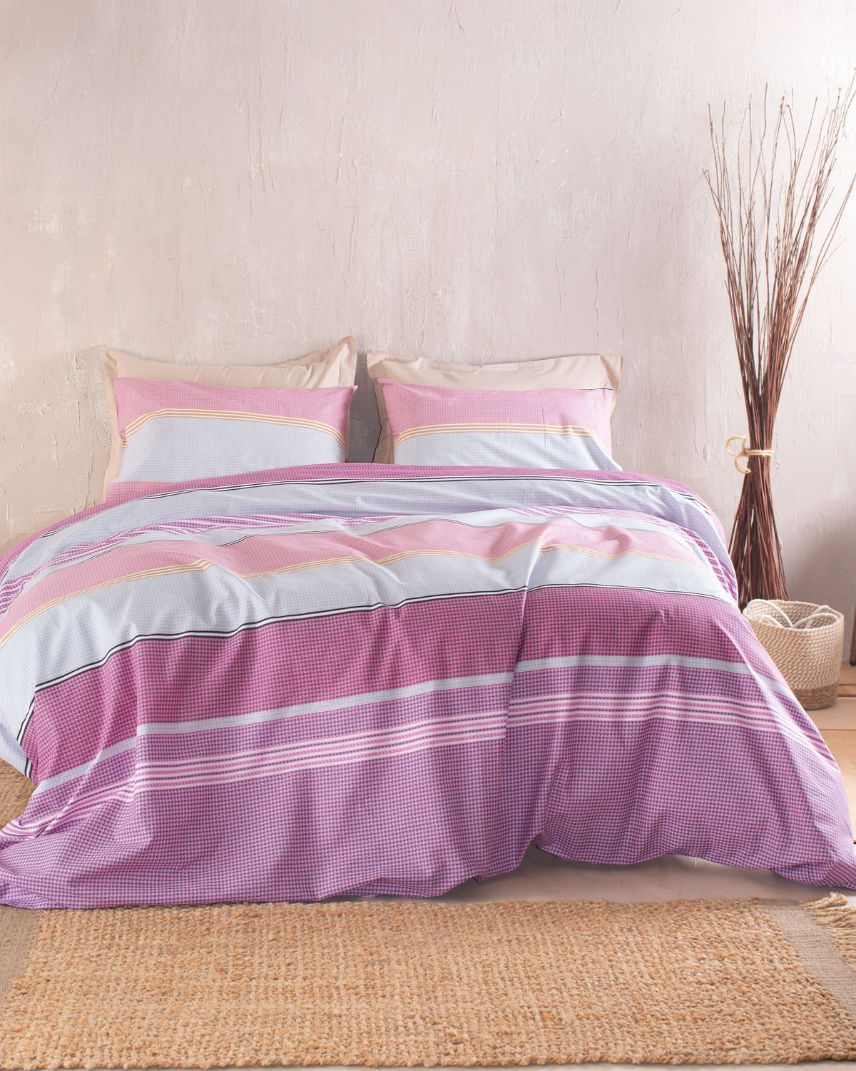 boost_pink_bed1-1.jpg BOOST ΡΟΖ - ΣΕΤ ΣΕΝΤΟΝΙΑ DIVA KING SIZE (270Χ290) KING SIZE (270Χ290) 100% ΒΑΜΒΑΚΙ Rythmos - Image 1