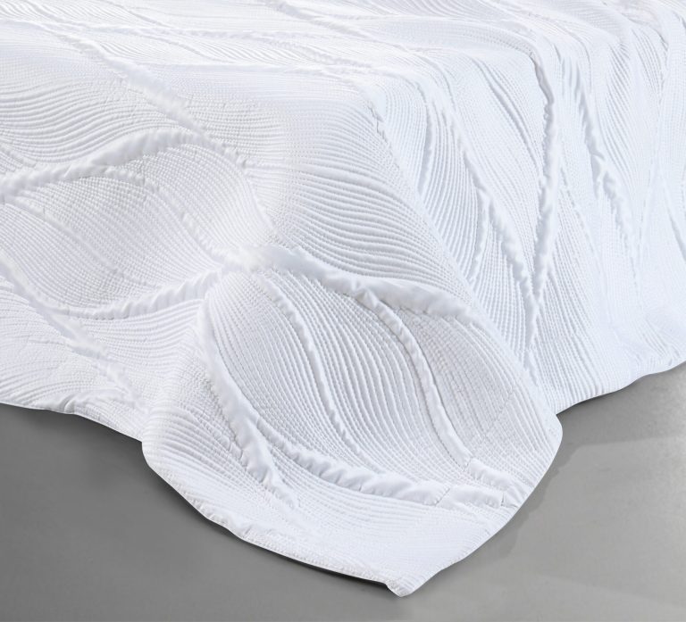 Lily (White) Bedspead 100% microsatin & καπιτονέ κέντημα 250x240 + Mαξ/θήκες 50x70/2τεμ Liolios Home - Image 3