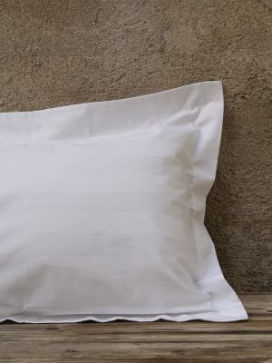 Μαξιλαροθήκη 52x75 Oxford 4 πλευρές - 300 Κλωστές Σατέν ρίγα 4,5cm - 100% Βαμβάκι Πενιέ της Nima Hotelling 100% Satin Cotton, 4,5 cm striped, 300 T.C. Μαξιλαροθήκη 52x75 με oxford 4 πλευρών
