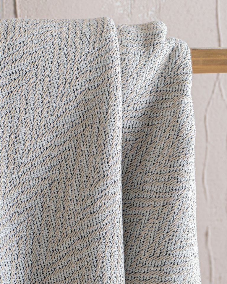 bosphore_throw_gray2beige_black-18.jpg BOSPHORE - ΡΙΧΤΑΡΙ 180X160 ΓΚΡΙ 180X160 80% ΒΑΜΒΑΚΙ - 20% ΠΟΛΥΕΣΤΕΡΑΣ Rythmos - Image 3