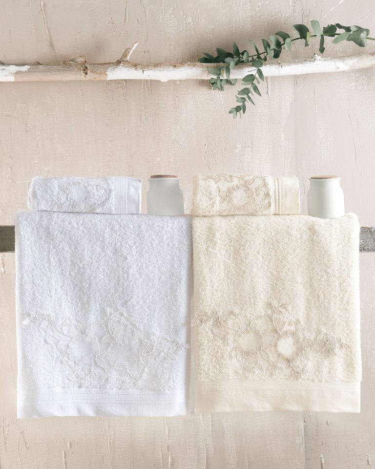 rhea_towel-1.jpg RHEA ΛΕΥΚΟ - ΣΕΤ ΠΕΤΣΕΤΕΣ 3ΤΕΜ. ΜΟΤΙΦ ΣΕΤ 3 ΤΕΜΑΧΙΩΝ (30X50, 50X90, 80X150) ΣΥΣΚΕΥΑΣΙΑ ΚΟΥΤΙΟΥ 100% ΒΑΜΒΑΚΙ Rythmos - Image 3