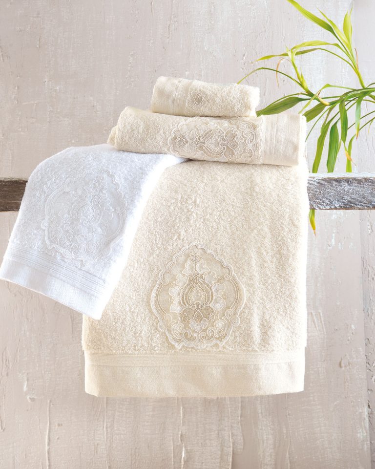 thalia_towel-2.jpg THALIA ΛΕΥΚΟ - ΣΕΤ ΠΕΤΣΕΤΕΣ 3ΤΕΜ. ΜΟΤΙΦ ΣΕΤ 3 ΤΕΜΑΧΙΩΝ (30X50, 50X90, 80X150) ΣΥΣΚΕΥΑΣΙΑ ΚΟΥΤΙΟΥ 100% ΒΑΜΒΑΚΙ Rythmos - Image 2