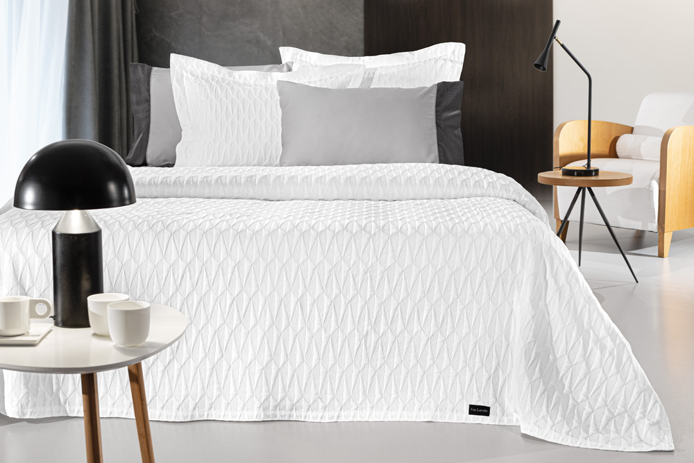 1113035125010.jpg Κουβέρτα Medici White 245x260 της Guy Laroche (60% cotton, 40% polyester jacquard) - Image 1