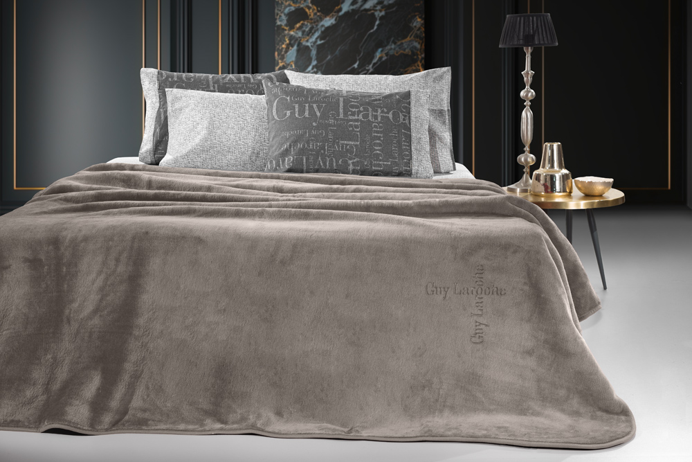 1113086223024.jpg Κουβέρτα Logo Vison 220x240 της Guy Laroche (100% Polyester) - Image 1