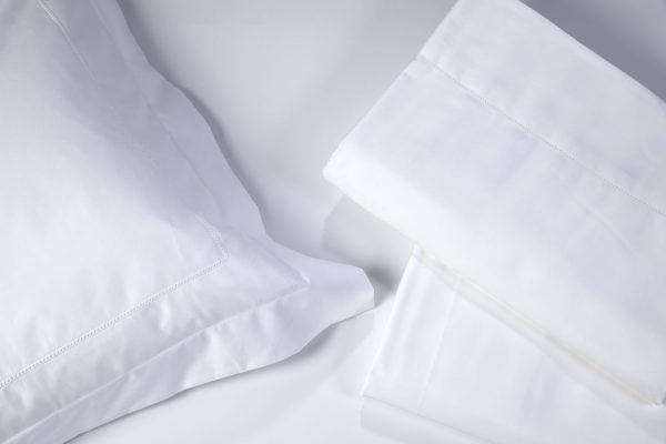 Σετ Σεντόνια King 600TC White της Down Town 280 X 300 & 2 Μαξιλαροθήκες: 052 X 075 (πρo ραφής) Σύνθεση: 100% Βαμβάκι Σατέν Πενιέ