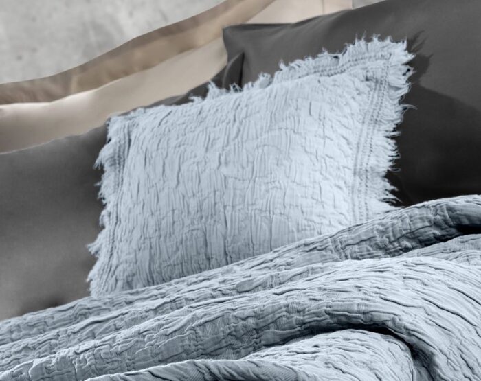 1116351120014.jpg Mαξιλαράκι φιγούρας TIMES Denim 45x45 της Guy Laroche ((με γέμιση)) - Image 1