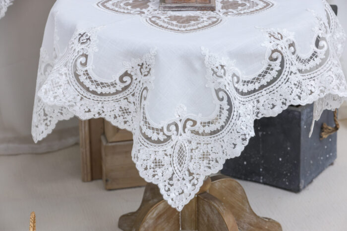 PLS-7B027 (White) Table linen Λινό κέντημα, με μεταξωτή δαντέλα, 60%linen, 40%pol. 128x128 Liolios Home - Image 3