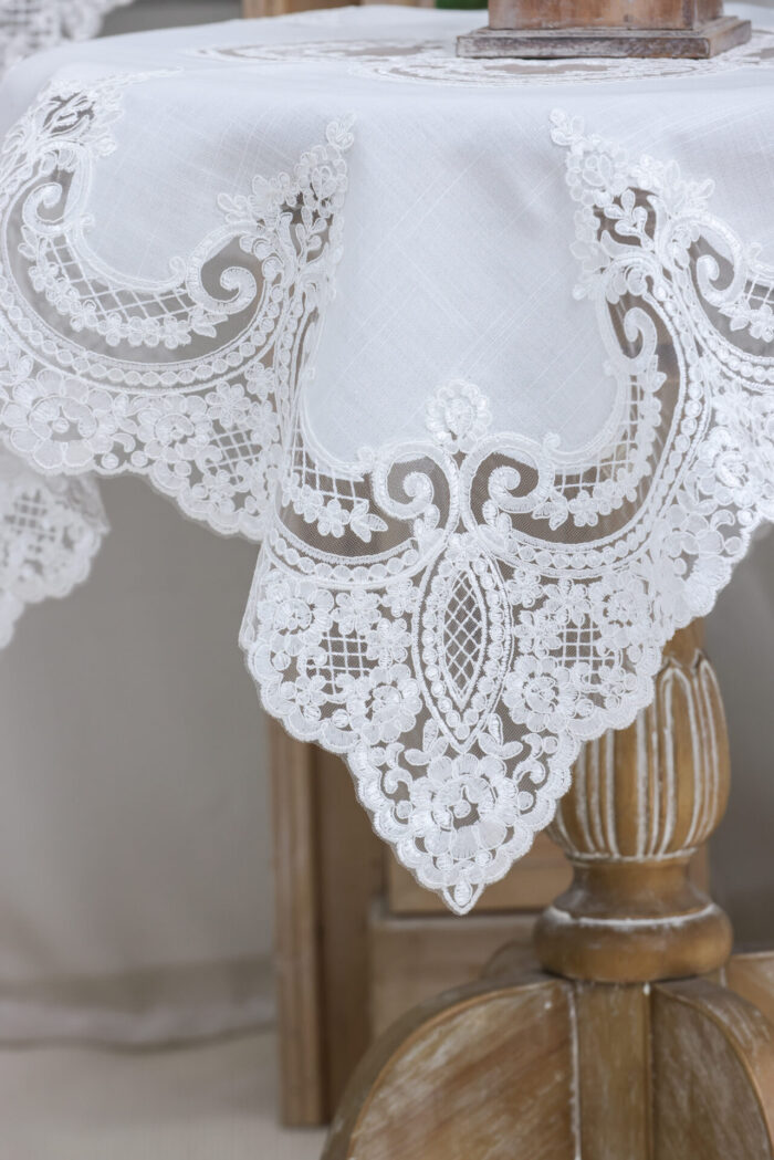 PLS-7B027 (White) Table linen Λινό κέντημα, με μεταξωτή δαντέλα, 60%linen, 40%pol. 128x128 Liolios Home - Image 4