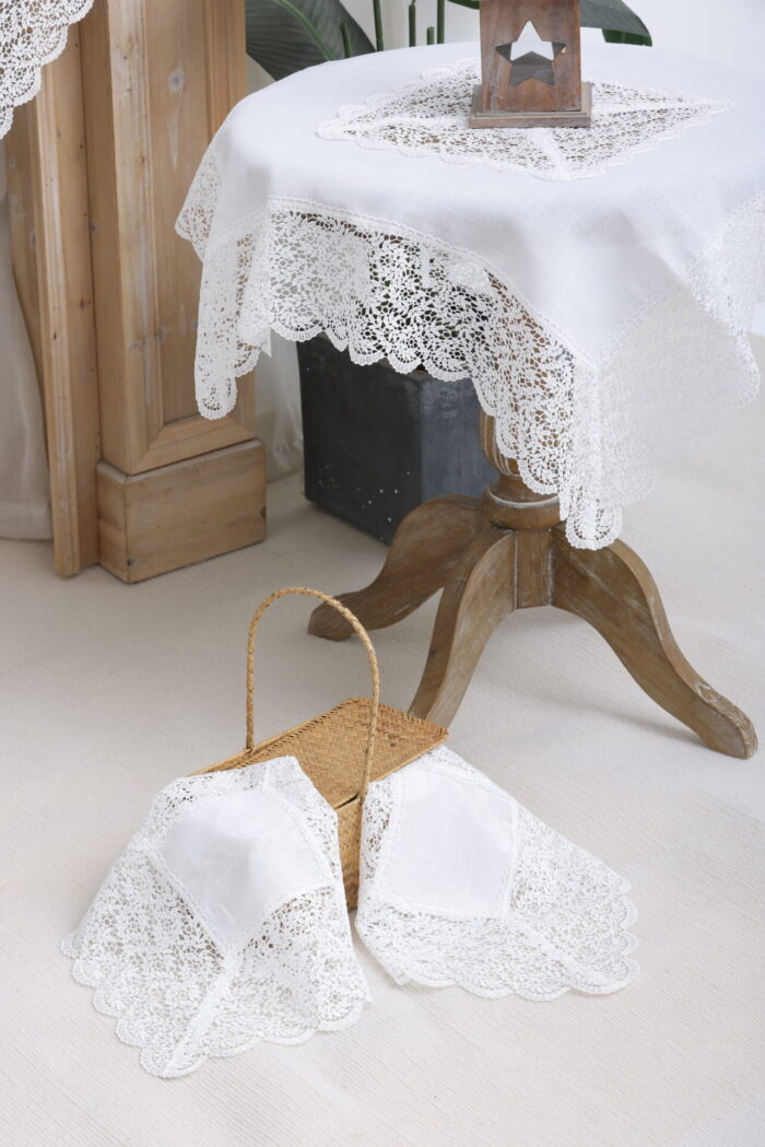 QZ1600053 (White) Table linen Λινό κέντημα, με μεταξωτή δαντέλα, 60%linen, 40%pol. 128x128 Liolios Home - Image 4