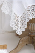 QZ1600053 (White) Table linen Λινό κέντημα, με μεταξωτή δαντέλα, 60%linen, 40%pol. 128x128 Liolios Home - Image 5
