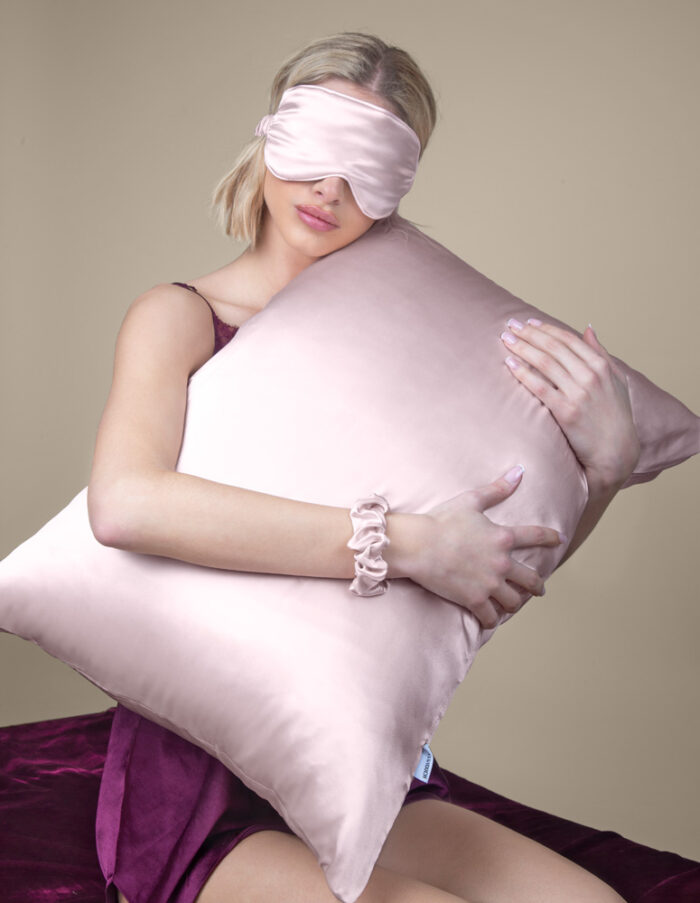 1817086224003 ΣΕΤ ΥΠΝΟΥ 3 ΤΕΜ. (ΜΑΣΚΑ-ΜΑΞΙΛΑΡΟΘΗΚΗ-ΛΑΣΤΙΧΑΚΙ ΜΑΛΛΙΩΝ) BEAUTY SLEEP SET PUDRA (3ΤΜΧ) της FEEL AND TOUCH - Image 1