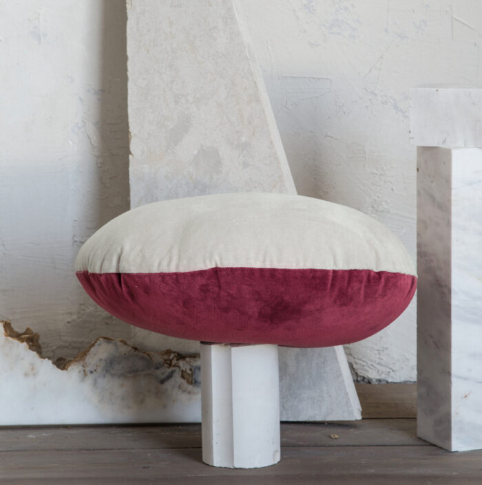 Διακοσμητικό Μαξιλάρι Φ.45 - Velvety Red/Light Gray της Nima Home 100% Velour Cotton Στρογγυλό Μαξιλάρι 45 εκατοστών - Image 2