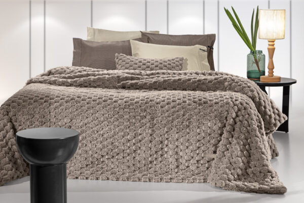 Κουβέρτα Elixir Taupe 260x240 της Guy Laroche (100% Polyester art. fur)