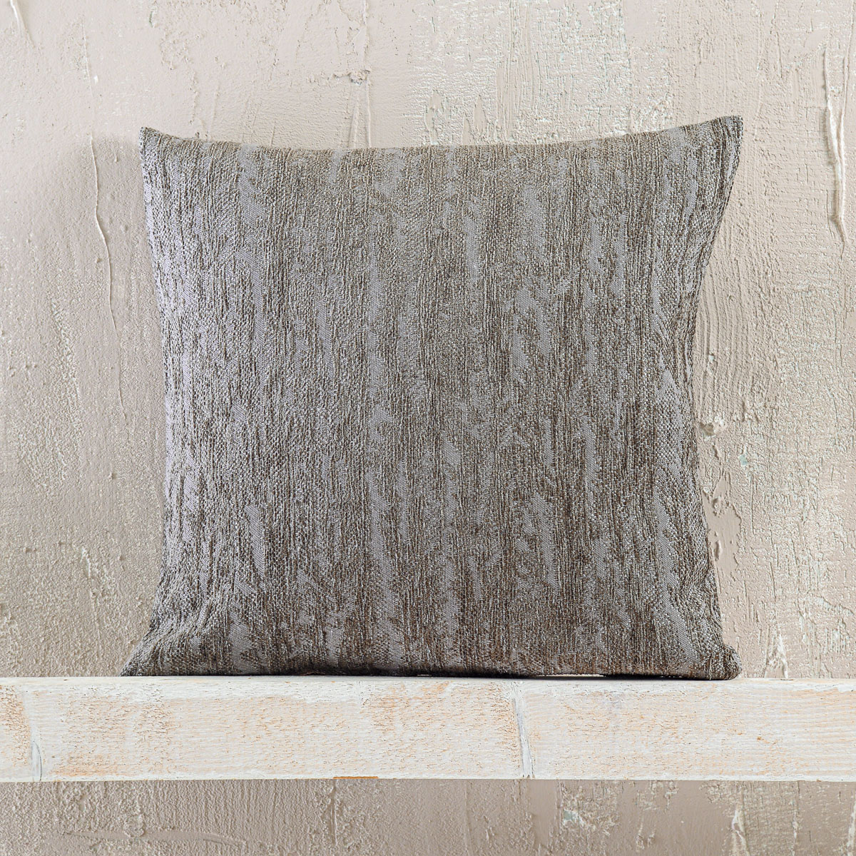 apertius_pillow_brown.jpg APERTIUS - ΡΙΧΤΑΡΙ 40X40 ΓΚΡΙ-ΚΑΦΕ 40X40 50% Chenille acrylic - 25% βαμβάκι - 25% Pol Rythmos - Image 1
