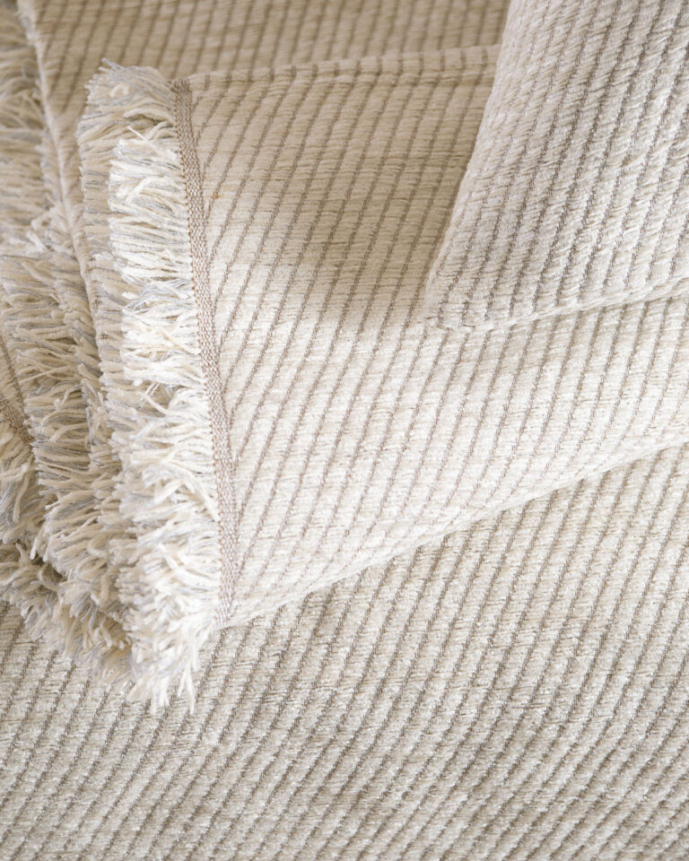 charlie_ecru_dtl3-8.jpg CHARLIE - ΡΙΧΤΑΡΙ 180X280 ΓΚΡΙ 180X280 50% Chenille acrylic - 25% βαμβάκι - 25% Pol Rythmos - Image 2