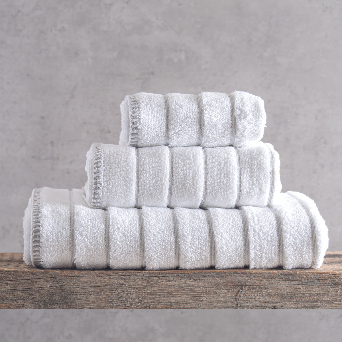 pyramid_bath_2-24.jpg PYRAMID - ΠΕΤΣΕΤΑ 100% ΒΑΜΒΑΚΙ ZERO TWIST 530gr ΛΕΥΚΟ ΣΕΤ 3 ΤΕΜΑΧΙΩΝ (30X50, 50X90, 70X140) ΣΕ ΚΟΥΤΙ ΣΕΤ 3 ΤΕΜΑΧΙΩΝ (30X50, 50X90, 70X140) ΣΕ ΚΟΥΤΙ 100% ΒΑΜΒΑΚΙ CROSS DYED ZERO TWIST Rythmos - Image 1