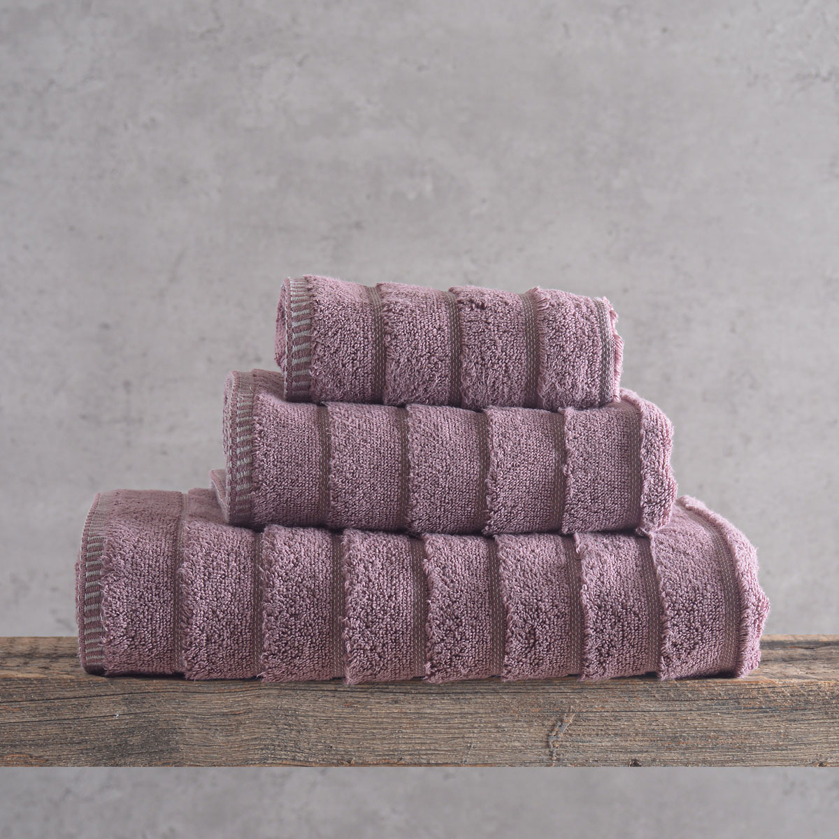 pyramid_bath_3-1.jpg PYRAMID - ΠΕΤΣΕΤΑ 100% ΒΑΜΒΑΚΙ ZERO TWIST 530gr ΜΟΒ ΣΕΤ 3 ΤΕΜΑΧΙΩΝ (30X50, 50X90, 70X140) ΣΕ ΣΑΚΟΥΛΑ ΣΕΤ 3 ΤΕΜΑΧΙΩΝ (30X50, 50X90, 70X140) ΣΕ ΣΑΚΟΥΛΑ 100% ΒΑΜΒΑΚΙ CROSS DYED ZERO TWIST Rythmos - Image 1