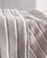 PYRAMID - ΠΕΤΣΕΤΑ 100% ΒΑΜΒΑΚΙ ZERO TWIST 530gr ΜΟΒ ΠΡΟΣΩΠΟΥ (50X90) ΠΡΟΣΩΠΟΥ (50X90) 100% ΒΑΜΒΑΚΙ CROSS DYED ZERO TWIST Rythmos - Image 3