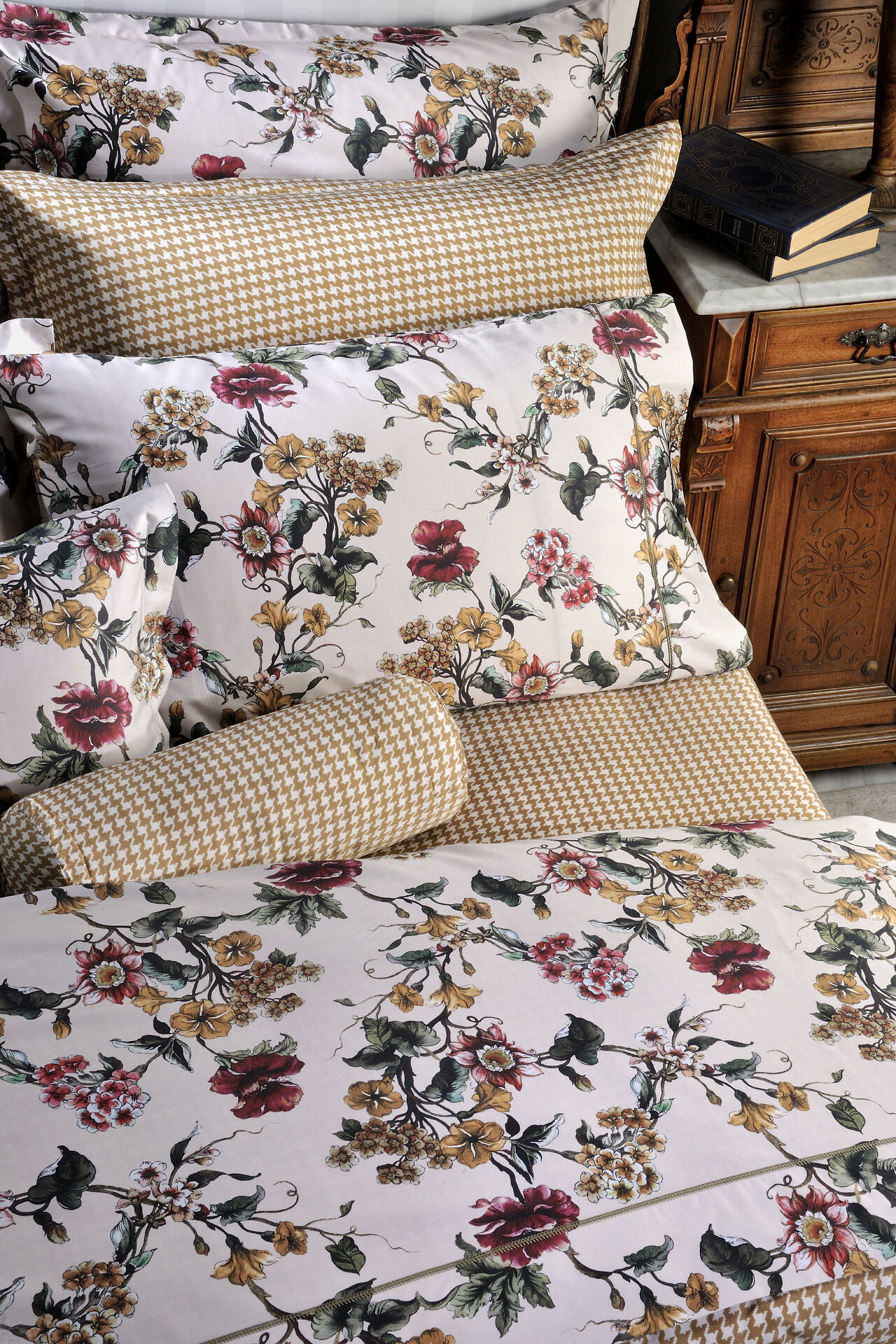 15792 Σετ Σεντόνια King 868 Beige Flower της Down Town 280×290 & 2 Μαξιλαροθήκες:52×75 (πρo ραφής)Σύνθεση: 100% Βαμβάκι Σατέν Πενιέ - Image 1