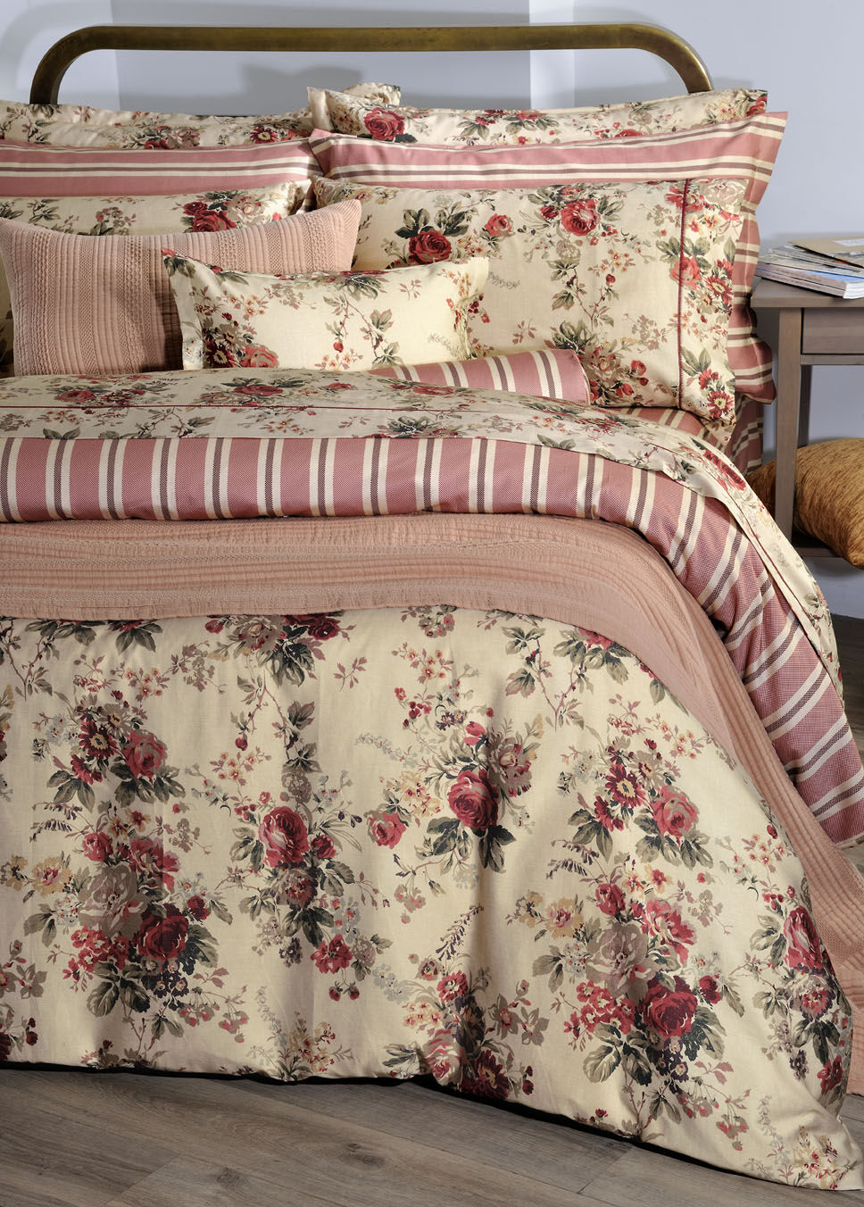 15819 Παπλ/θήκη King 869 Antique Flower της Down Town 250×260 & 2 Μαξιλαροθήκες:52×75Σύνθεση: 100% Βαμβάκι Σατέν Πενιέ - Image 1
