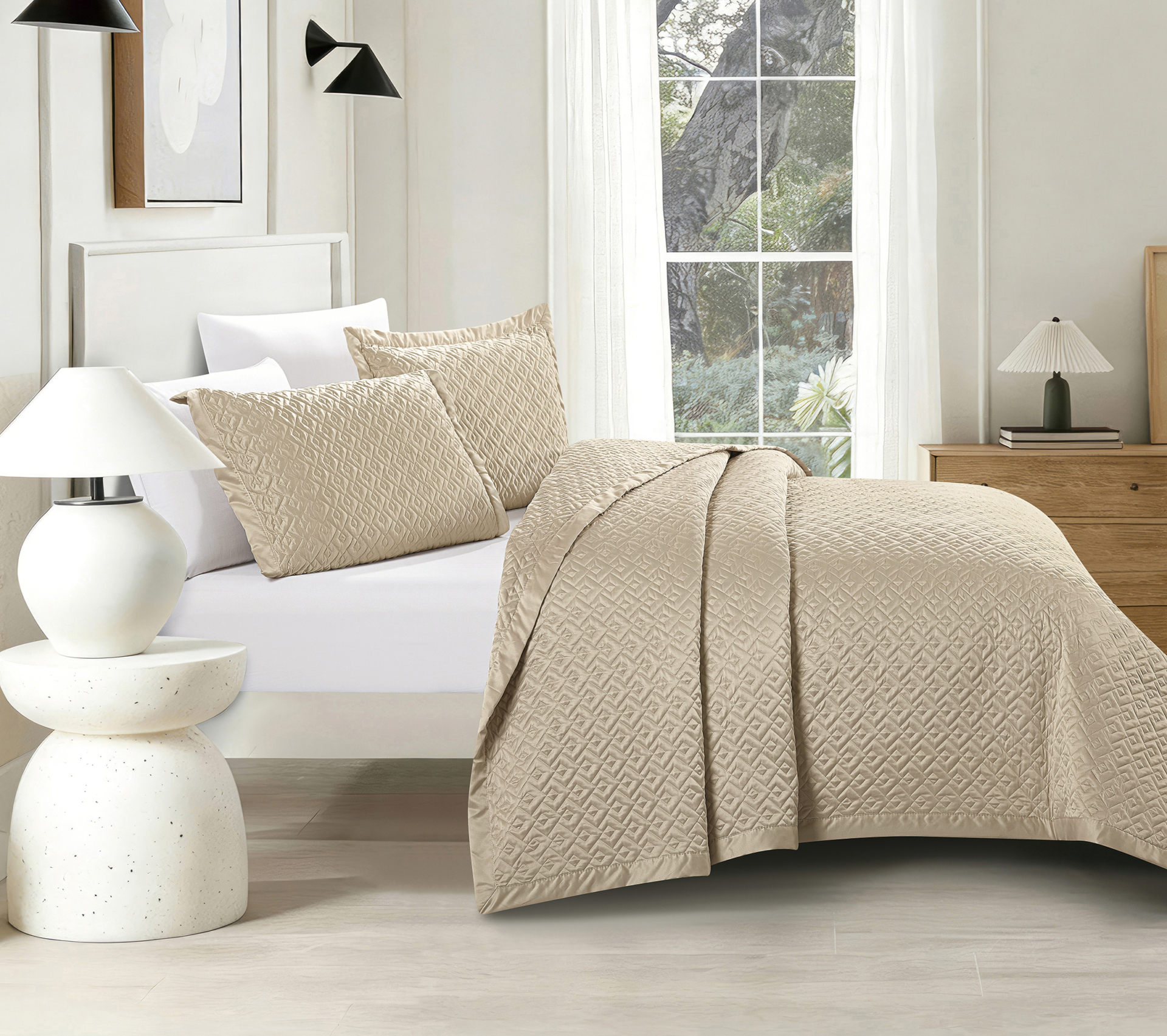 Brillante-Beige-2.jpg Brillante (Beige) Κουβερλί/Κάλυμμα κρεβατιού Microsatin & καπιτονέ κέντημα 250x240 + Mαξ/θήκες 50x70/2τεμ Liolios Home - Image 1