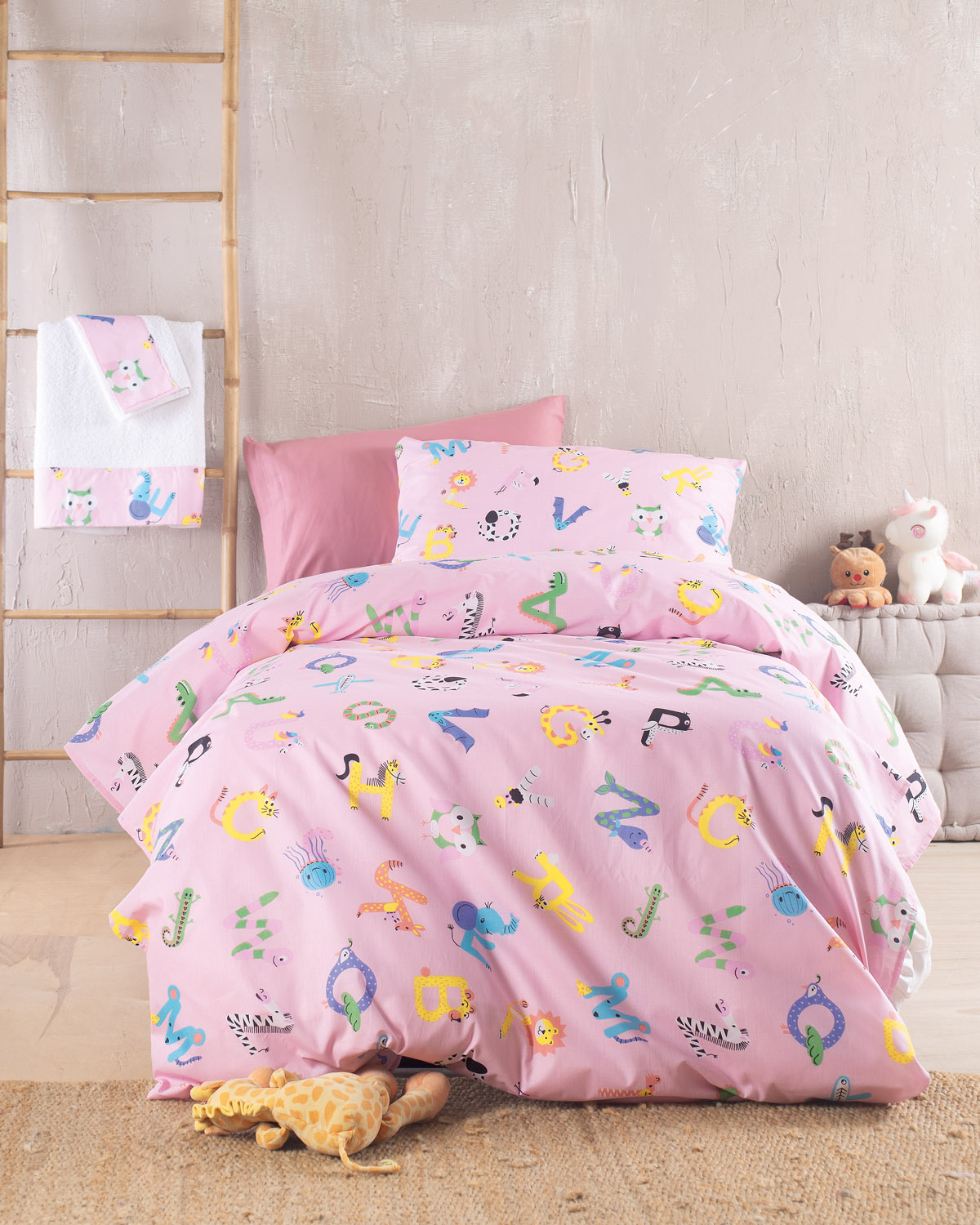 Letterland_pink-2.jpg LETTERLAND ΡΟΖ - ΣΕΤ ΠΑΠΛΩΜΑΤΟΘΗΚΗ ΠΑΙΔΙΚΗ 2 ΤΕΜ. ΗΜΙΔΙΠΛΟ (160X250) 100% ΒΑΜΒΑΚΙ Rythmos - Image 1