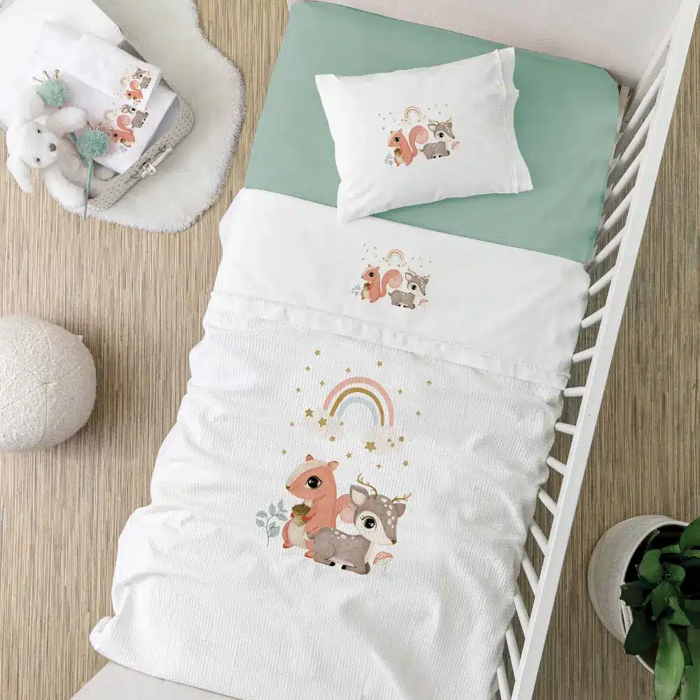 kouverta-pike-kounias-woodland.webp Κουβέρτα Πικέ Κούνιας Woodland 110 x 140 cm 100% Βαμβάκι Λευκό-Βεραμάν BOREA - Image 1
