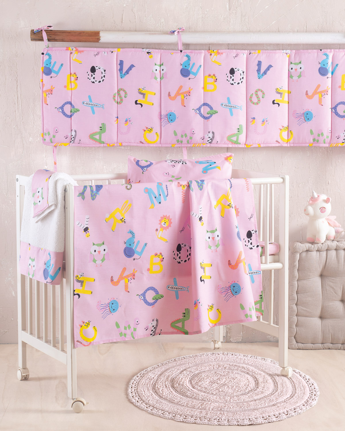 letterland_pink_baby_set_-4.jpg LETTERLAND ΡΟΖ - ΣΕΤ ΠΑΠΛΩΜΑΤΟΘΗΚΗ ΒΡΕΦΙΚΗ 2 ΤΕΜ. 110Χ160 100% ΒΑΜΒΑΚΙ Rythmos - Image 1