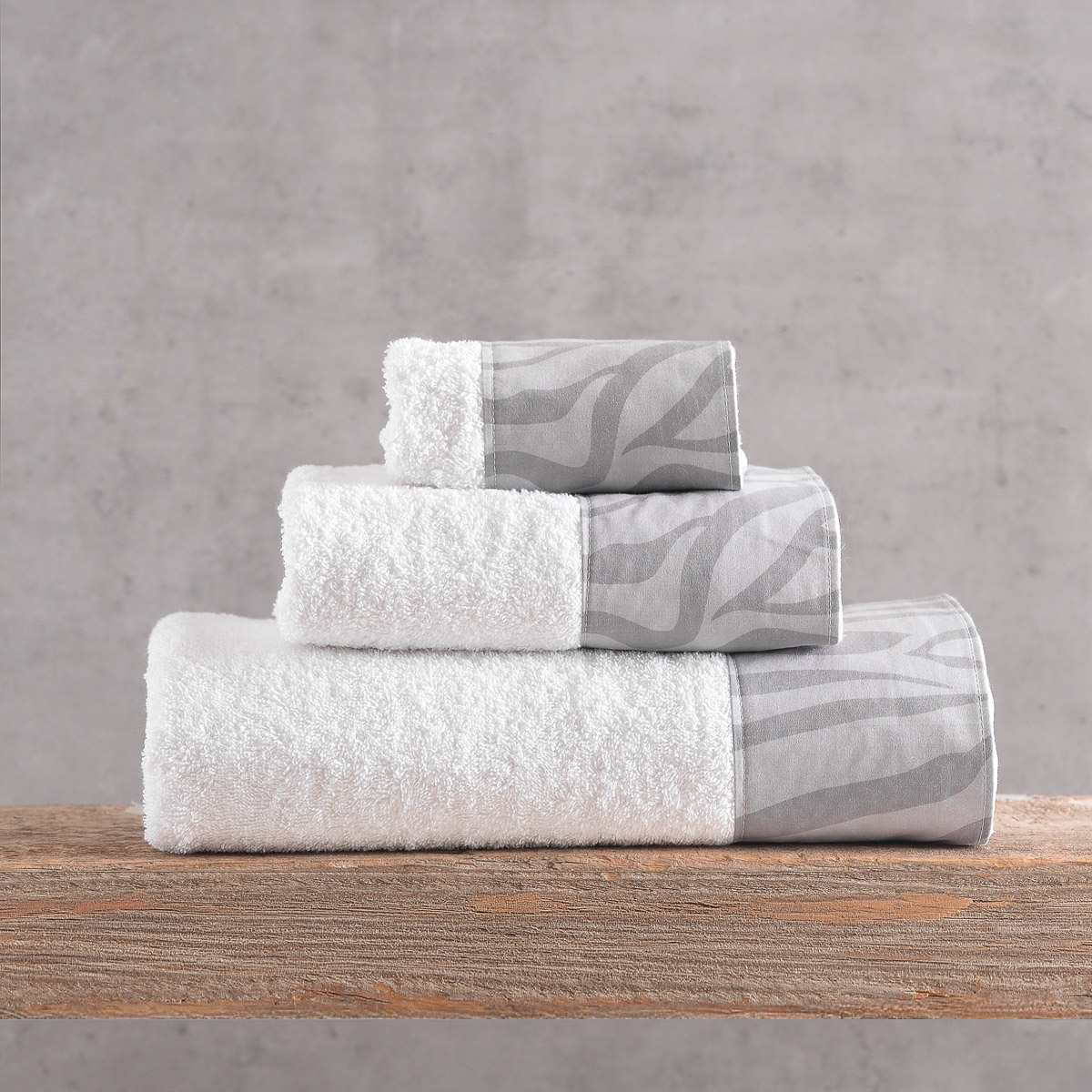 199.-trisha_towels_pack5-1.jpg TRISHA ΛΕΥΚΟ-ΓΚΡΙ - ΣΕΤ ΠΕΤΣΕΤΕΣ 3ΤΕΜ. ΣΕΤ 3 ΤΕΜΑΧΙΩΝ (30X50, 50X90, 80X150) ΣΥΣΚΕΥΑΣΙΑ ΣΑΚΟΥΛΑΣ ΣΕΤ 3 ΤΕΜΑΧΙΩΝ (30X50, 50X90, 80X150) ΣΥΣΚΕΥΑΣΙΑ ΣΑΚΟΥΛΑΣ 100% ΒΑΜΒΑΚΙ Rythmos - Image 1
