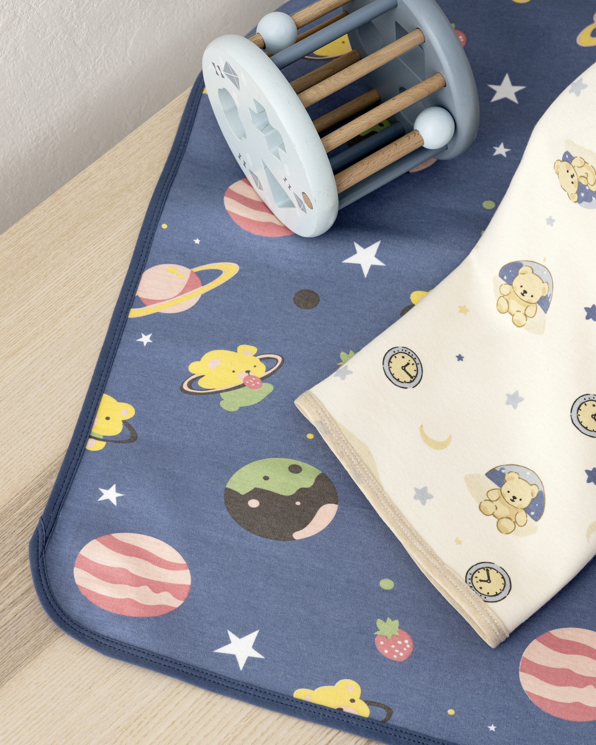 5206482192898-9.jpg Σετ Σελτεδάκια (2 x 55x75) - Tutti & Frutti της Nima Bebe 100% Cotton Σετ Σελτεδάκια (2 x 55x75) - Image 1