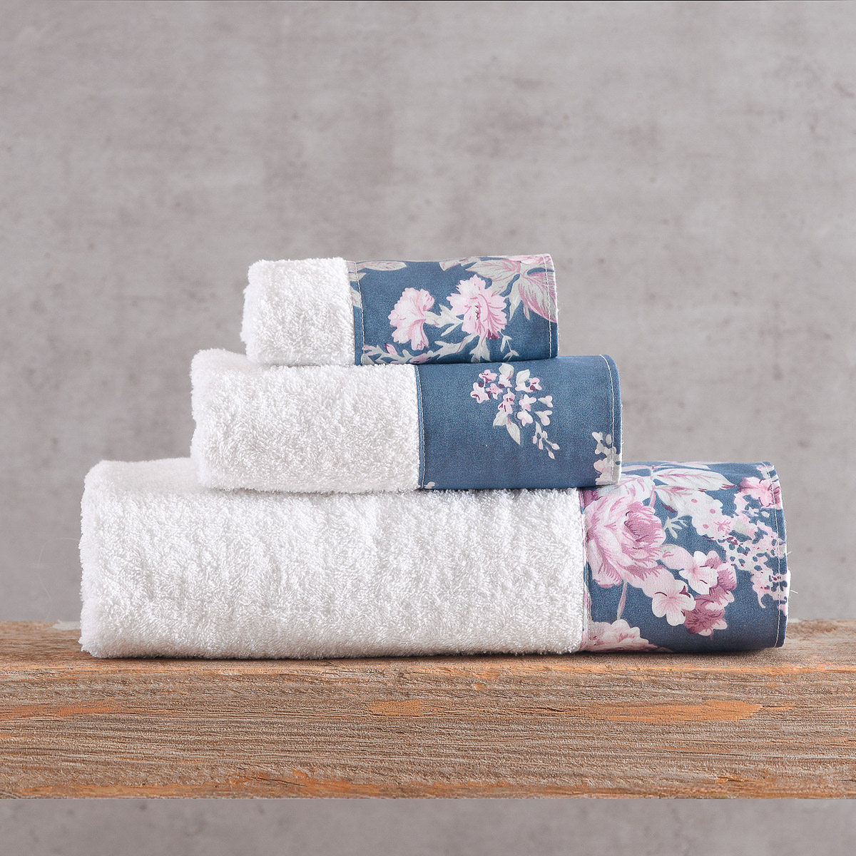 spingtime_towels_pack110.jpg SPRINGTIME ΛΕΥΚΟ-ΜΠΛΕ ΣΚΟΥΡΟ - ΣΕΤ ΠΕΤΣΕΤΕΣ 3ΤΕΜ. ΣΕΤ 3 ΤΕΜΑΧΙΩΝ (30X50, 50X90, 80X150) ΣΥΣΚΕΥΑΣΙΑ ΚΟΥΤΙΟΥ ΣΕΤ 3 ΤΕΜΑΧΙΩΝ (30X50, 50X90, 80X150) ΣΥΣΚΕΥΑΣΙΑ ΚΟΥΤΙΟΥ 100% ΒΑΜΒΑΚΙ Rythmos - Image 1